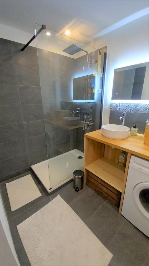 Magnifique Cocon - Metro A Republique - 2 Belles Chambres Avec Dressings - Wifi Gratuit - Netflix - Au Calme Absolu - Lumineux - Jardin Arbore Partage Dans La Residence Villeurbanne Eksteriør bilde